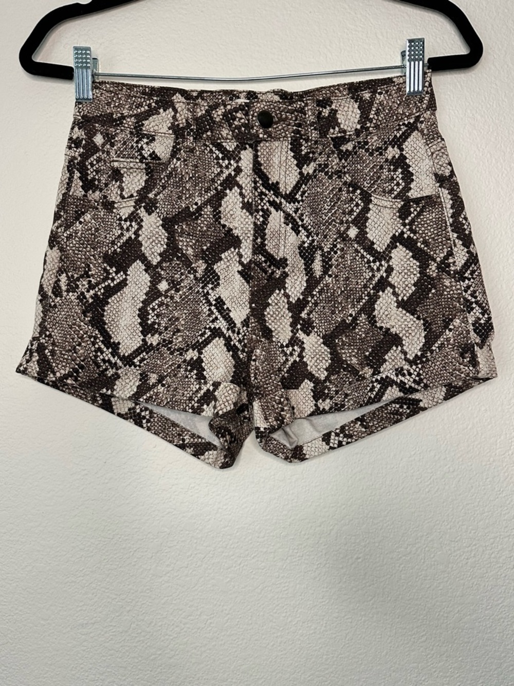 H&M High Waisted Twill Snakeskin Print Short Shorts Size 8